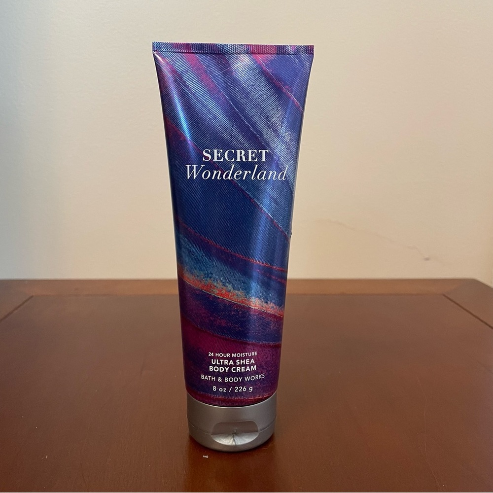 New BATH BODY WORKS SECRET WONDERLAND CREAM Lotion Moisturizer Strawberry Amber